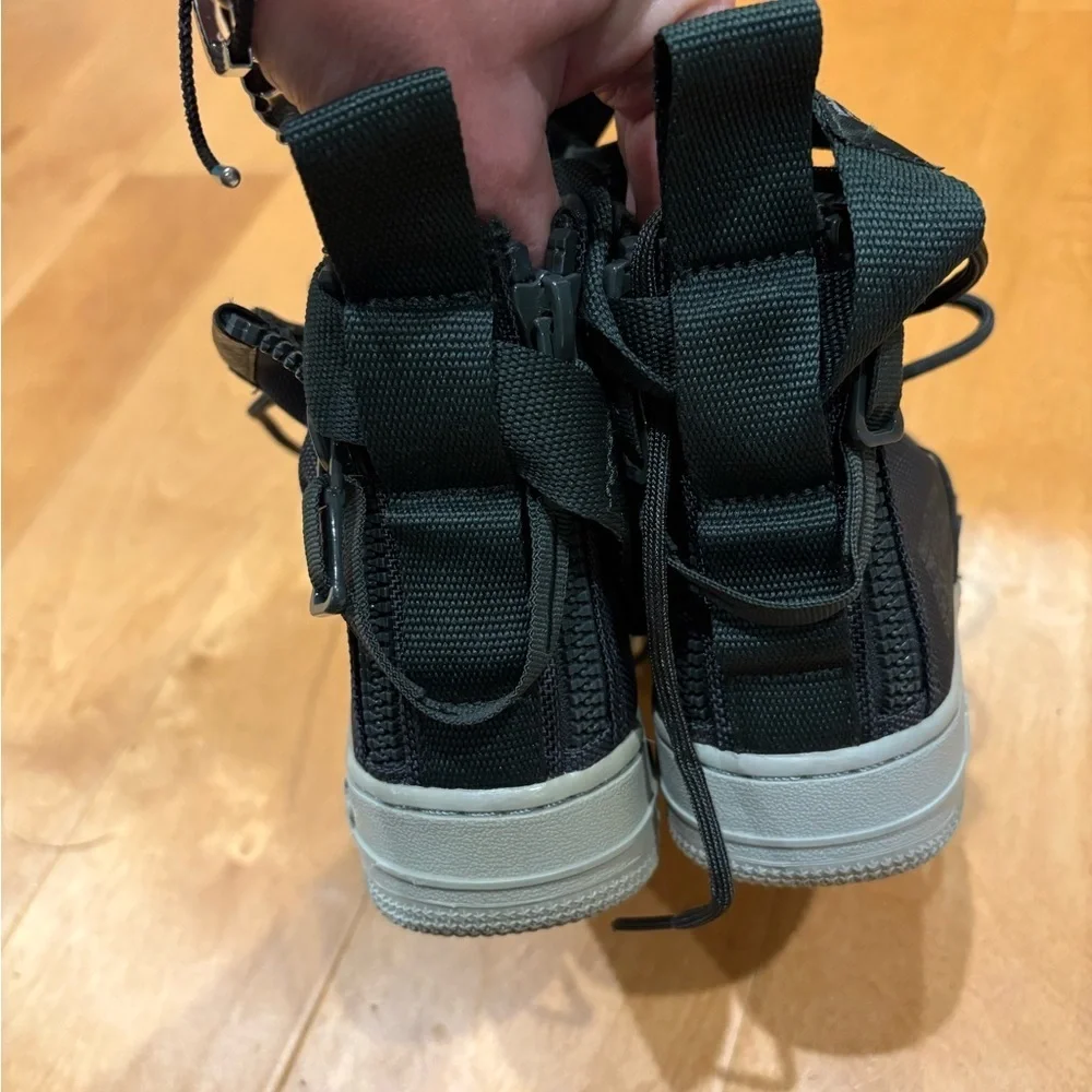 Nike SF Air Force 1 Mid women's basketball shoe sneakers gray sz 7